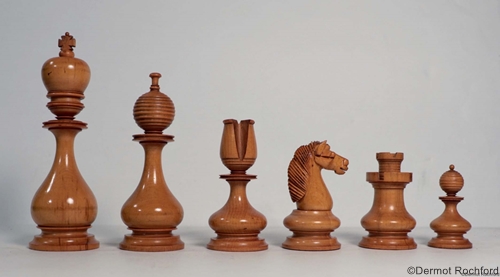 Antique English Dublin Chess Set in boxwood and ebony