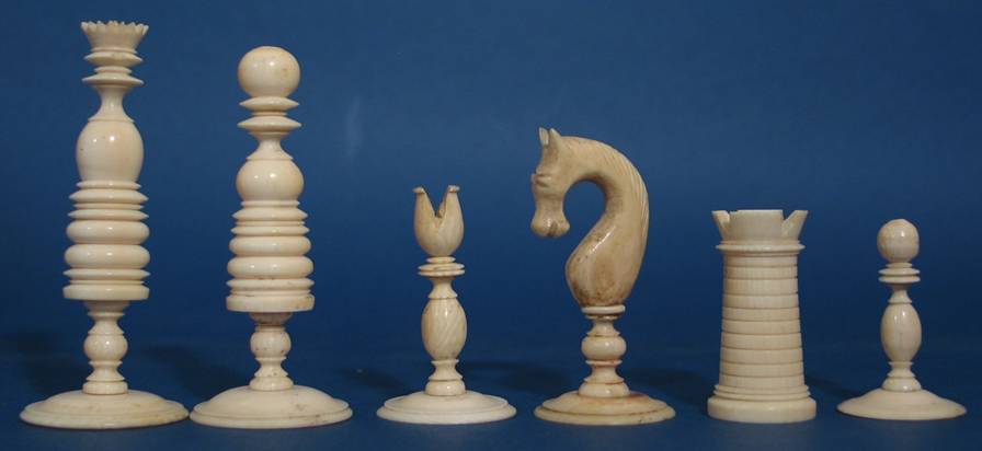 Vintage Chess Set, Inlaid Chess board and Staunton French Chess Pieces -  Artedeco - Online Antiques