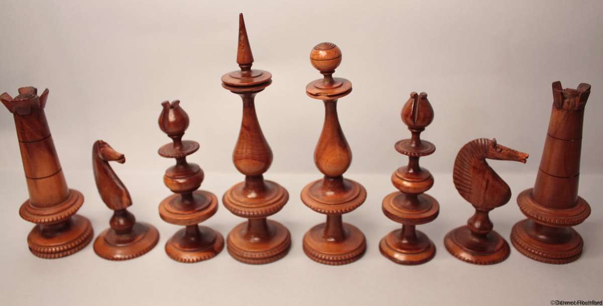 Antique Killarney Chess Set