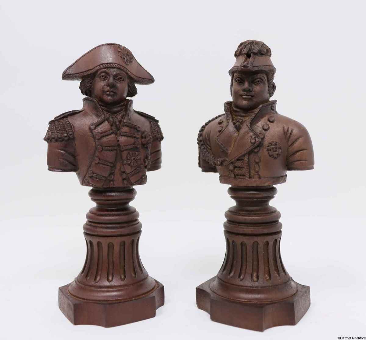 DK Bust Chess Set