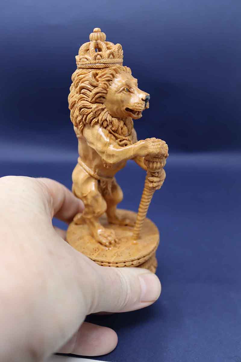 Exceptionally finely carved Reynard Chess Set