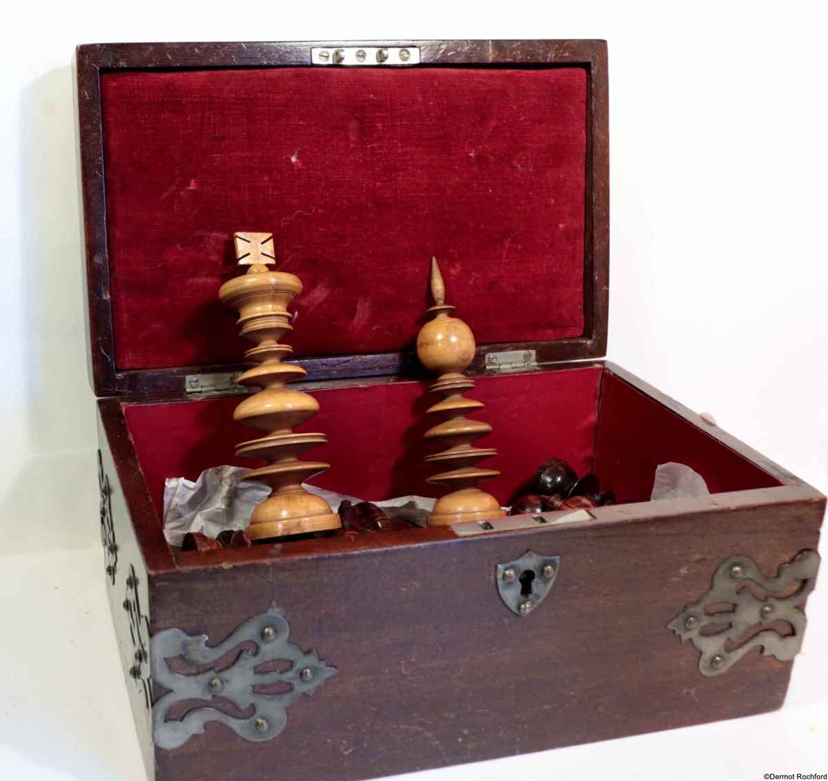 Fine Large Club Hallett Chess Set