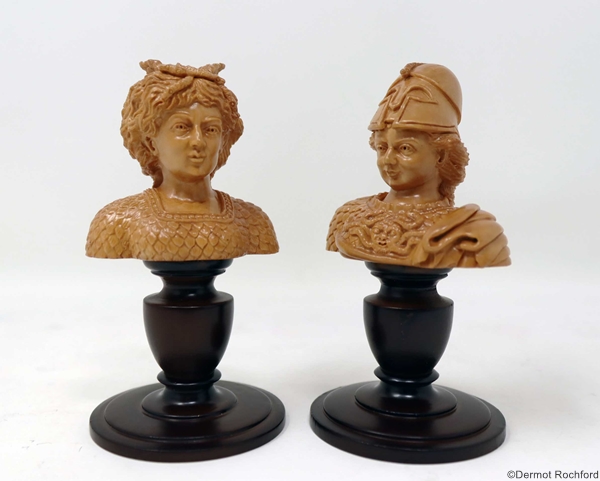 DK Bust Chess Set