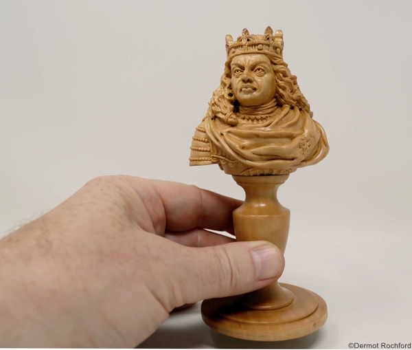 DK Good vs Evil Bust Chess Set