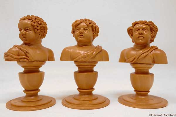 DK Good vs Evil Bust Chess Set