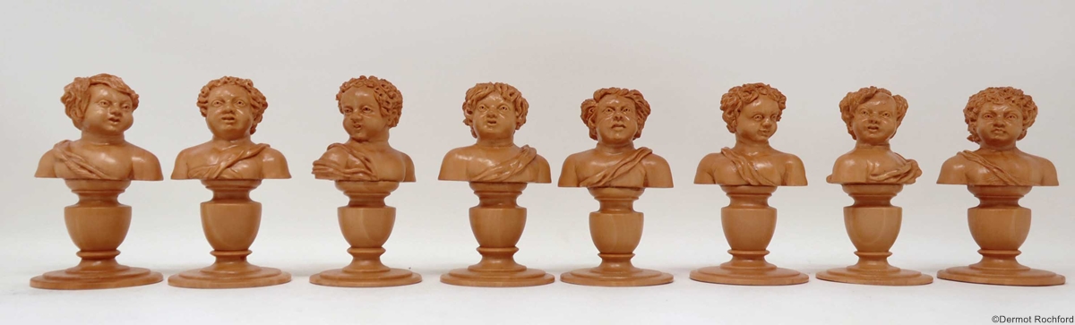 DK Bust Chess Set