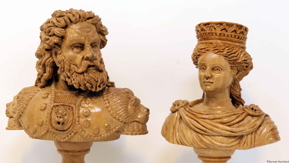 DK Bust Good vs Evil Chess Set