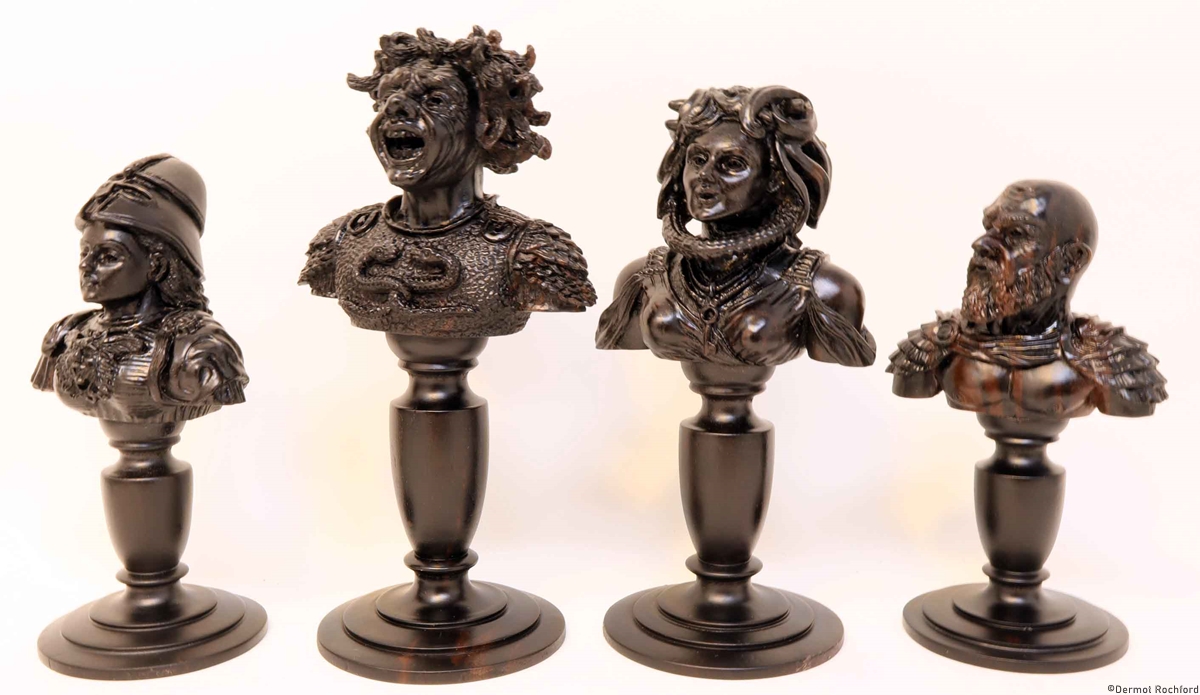 DK Bust Good vs Evil Chess Set