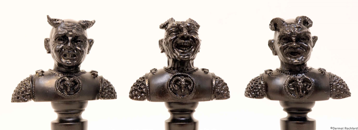 DK Bust Good vs Evil Chess Set